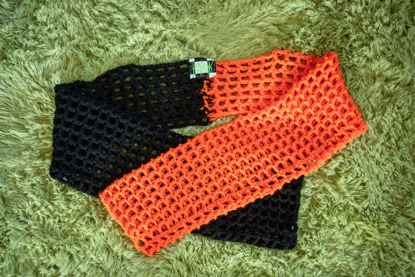 ⬛️ split shrug 🟧
