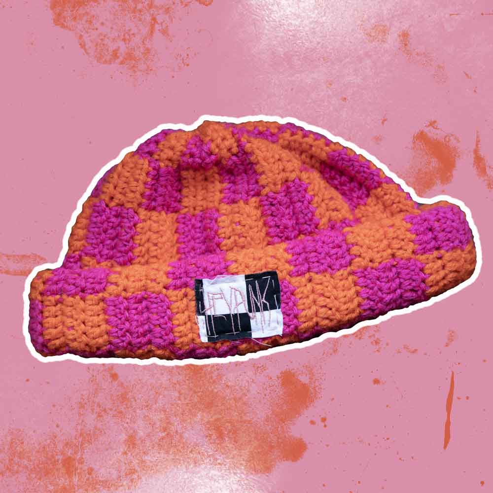 🩷 pink & orange checkered beanie 🧡
